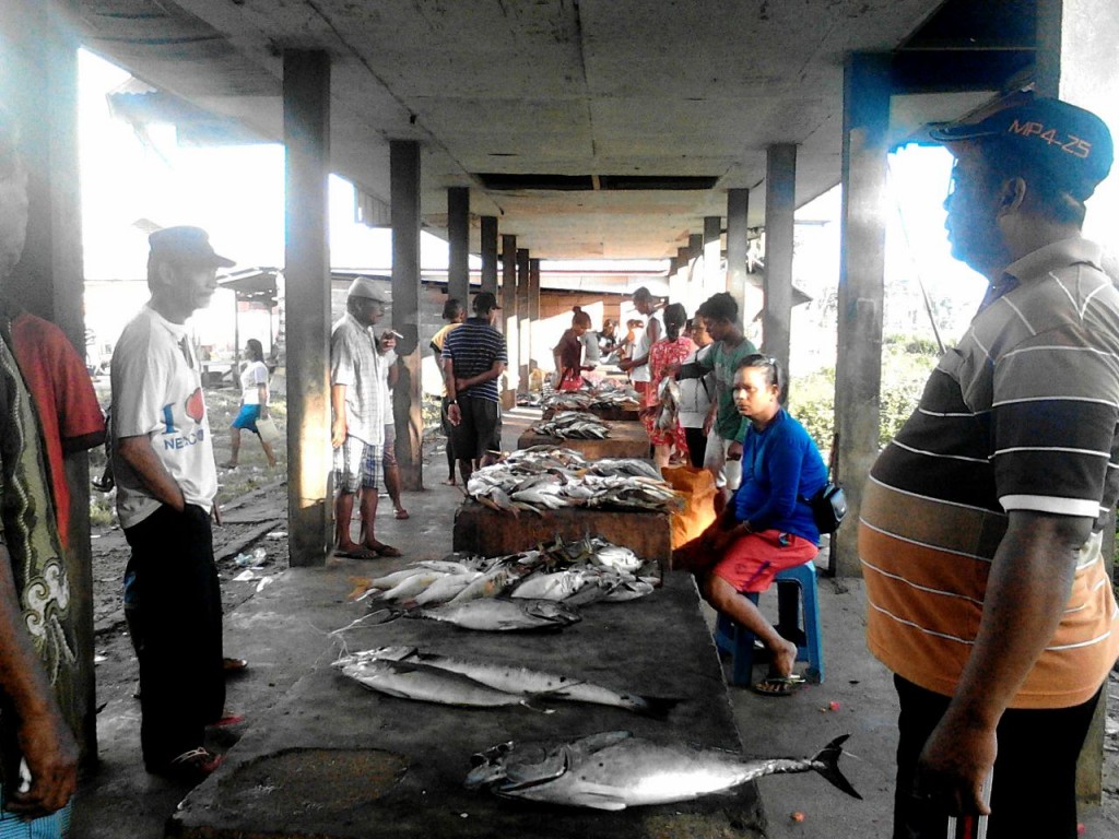 Pasar ikan di Larat